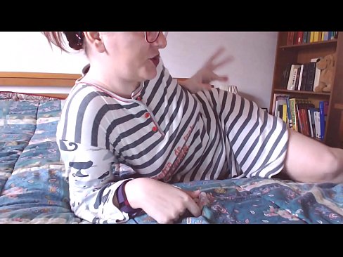 ❤️ Gabh an coileach mòr dubh seo nad bheul tràill bheag Pornografach  leinn
