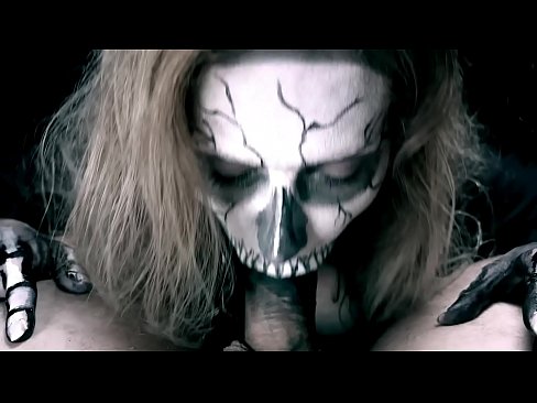 ❤️ Demon nighean sucking cock le a beul dubh agus slugadh cum. Pornografach  leinn